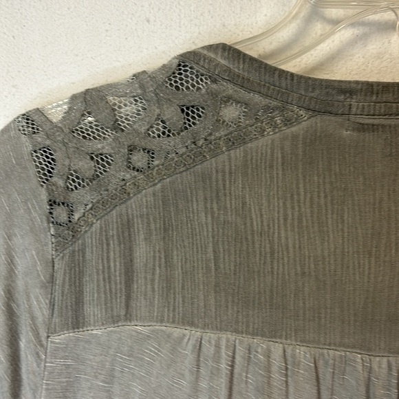 Knox Rose Women’s Tunic Top Size L Light Gray Lace Details Tab Up Sleeve Flowy - Picture 8 of 12
